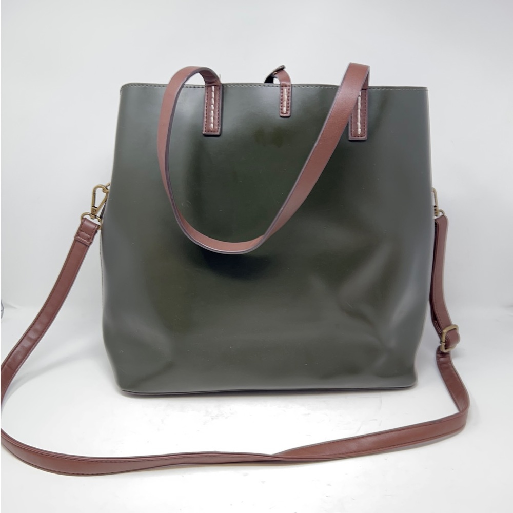 ❤️Coco + Carmen 100% Vegan Leather Bucket Bag w/Detachable Strap.